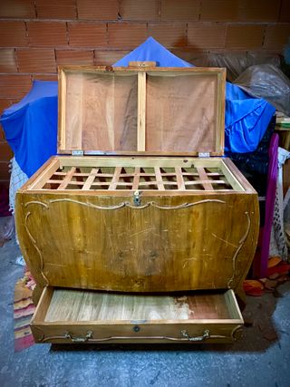 Arcón de madera antiguo