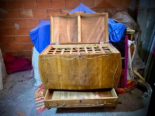 Arcón de madera antiguo