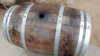 Barricas de madera y metal