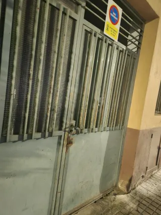 Puerta de garaje cochera metálica