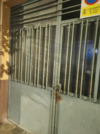 Puerta de garaje cochera metálica