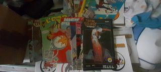 Caja de 4 kilos de papel de cómic y tomos