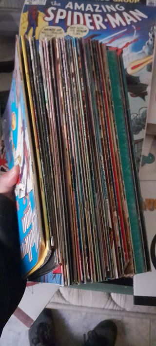 Caja de 4 kilos de papel de cómic y tomos