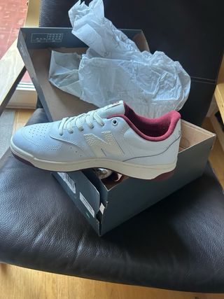 Zapatillas New Balance Blancas y Rojas Hombre