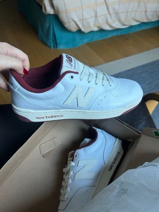 Zapatillas New Balance Blancas y Rojas Hombre