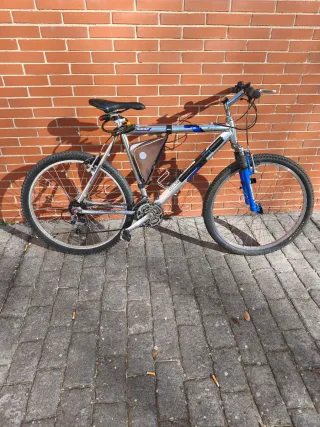 Bicicleta de paseo y carretera .