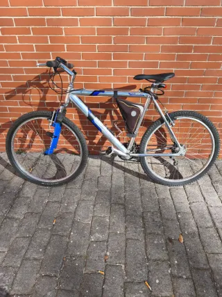 Bicicleta de paseo y carretera .
