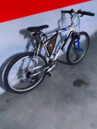 Bicicleta de paseo y carretera .