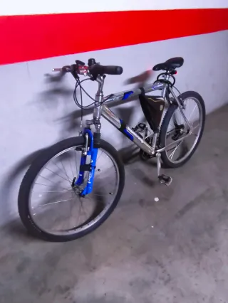 Bicicleta de paseo y carretera .