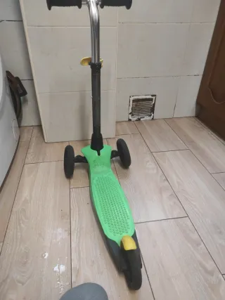 Patín infantil 3 ruedas verde