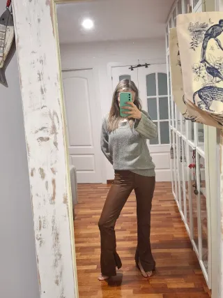 Pantalón efecto piel Zara marrón