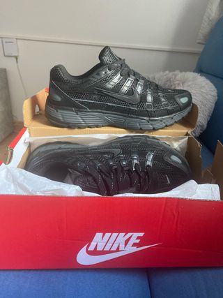 Nike P-6000 Negros Talla 42 totalmente Nuevos