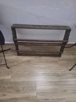 Estante antiguo de madera