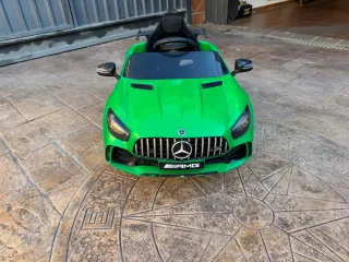 Coche Mercedes a batería verde