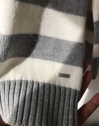 Jersey de punto fluido.