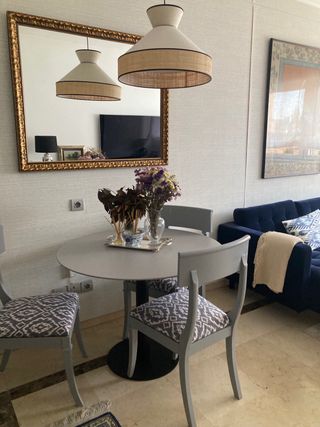 Mesa redonda SUA 1m gris y negra