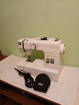 Máquina de coser Dorina blanca