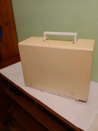 Máquina de coser Dorina blanca