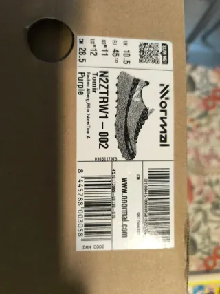 Zapatillas NNormal, nuevas sin estrenar.