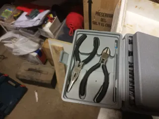 Kit de herramientas: destornilladores y alicates