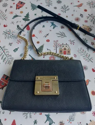 Bolso ALDO negro con cadena dorada