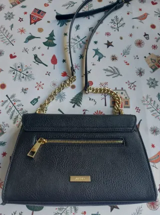 Bolso ALDO negro con cadena dorada