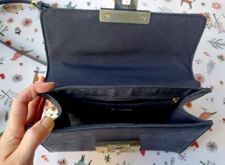 Bolso ALDO negro con cadena dorada