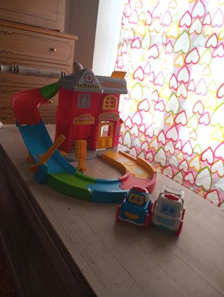 Parque de bomberos con 2 coches