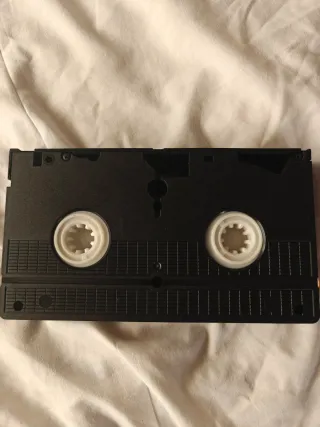 VHS Permanezca en Sintonía (Español)