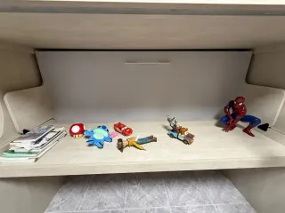 Litera juvenil con escritorio y dos camas