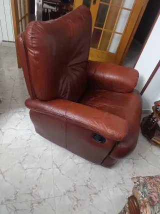 Sofá individual reclinable con reposapiés