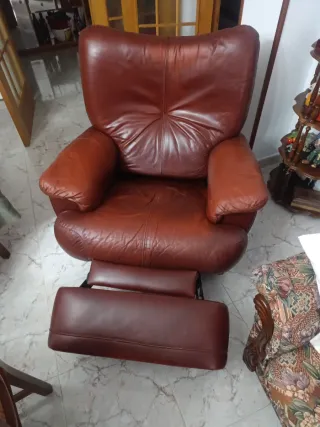 Sofá individual reclinable con reposapiés