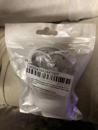 Caricabatterie per iPhone. Include adattatore di corrente