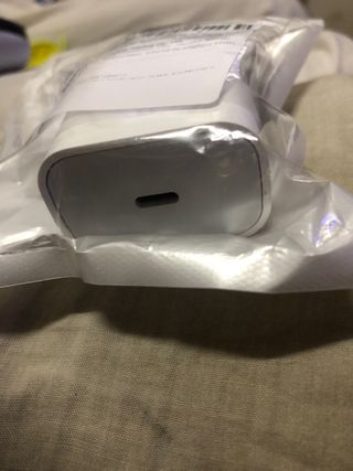 Caricabatterie per iPhone. Include adattatore di corrente