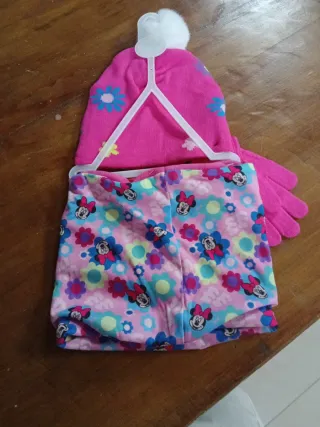 Set Minnie Mouse: scaldacollo, guanti e cappellino