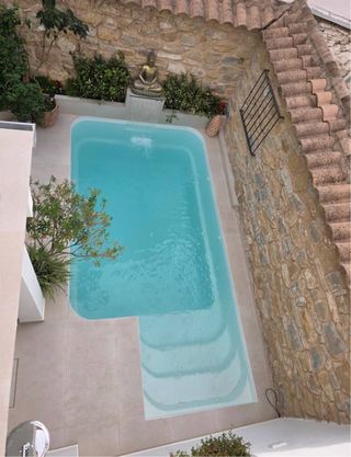 Piscina de poliéster prefabricada