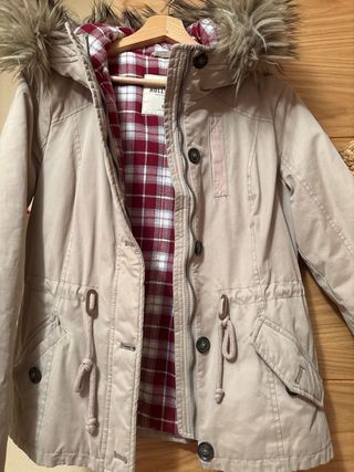 Parka corta Hollister con capucha beige