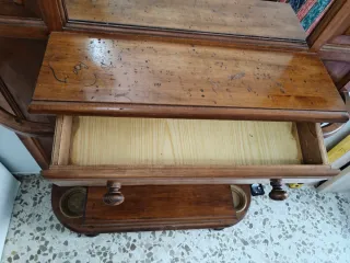 Perchero de madera con espejo y cajón