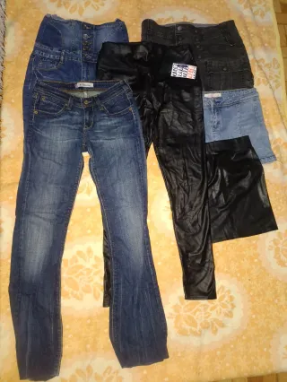 Lote pantalones y faldas vaqueros y polipiel