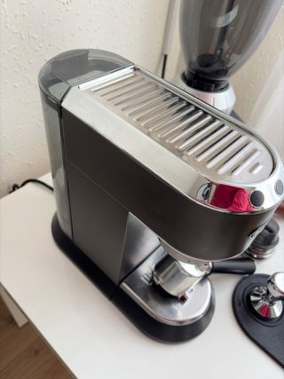 Cafetera DeLonghi y Molinillo Graef con extras