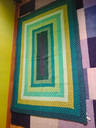 Alfombra tejida rectangular verde y azul