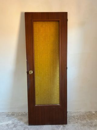 Puerta interior vintage de madera con cristal