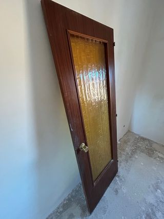Puerta interior vintage de madera con cristal
