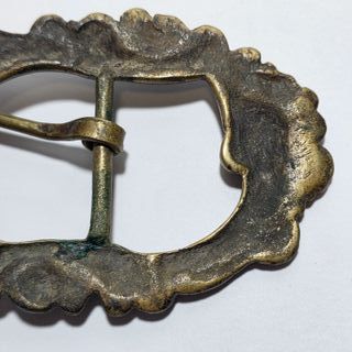 Antica fibbia in bronzo risalente all'800 lavorata