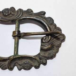 Antica fibbia in bronzo risalente all'800 lavorata