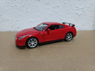 Coche 1:36 replica Nissan Gt-R juguete