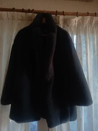 Abrigo pelo Zara efecto Mouton gris oscuro.