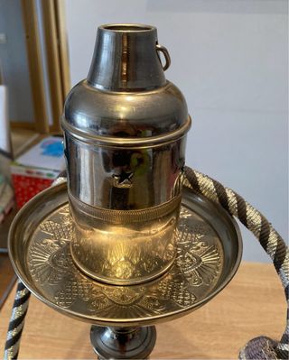 Adorno de metal y madera