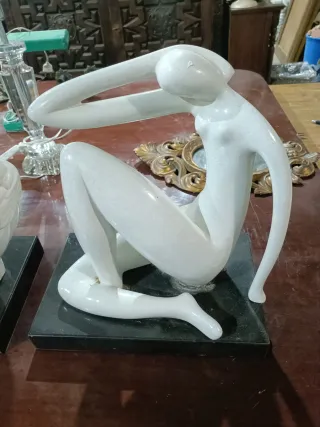 Figuras de porcelana pareja.