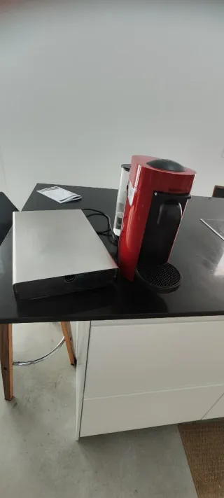 Cafetera Nespresso Vertuo Roja